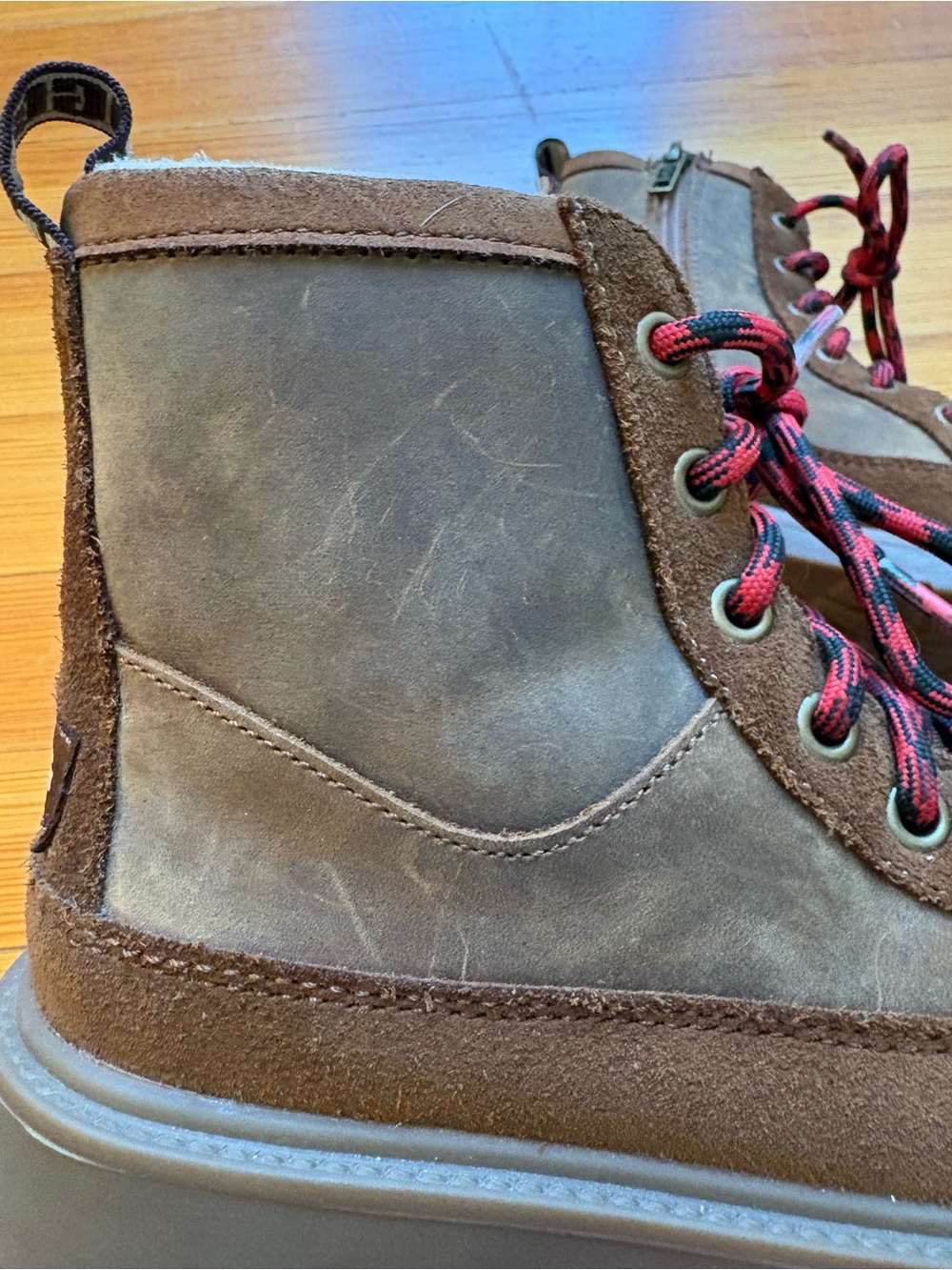 UGG | Brown Leather and Suede | Shearling-Lined | Size 1 - Picture 4 of 9